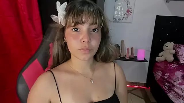 emma_grays2 on StripChat