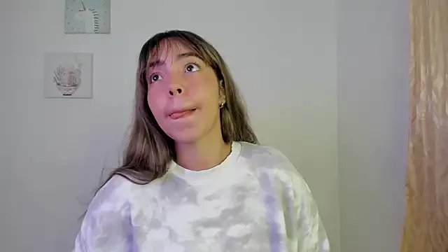 emma_grays2 on StripChat