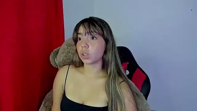 emma_grays2 on StripChat