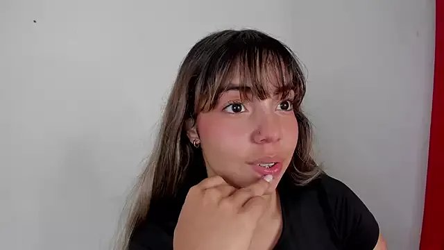 emma_grays2 on StripChat