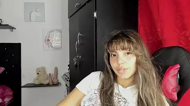 emma_grays2 on StripChat