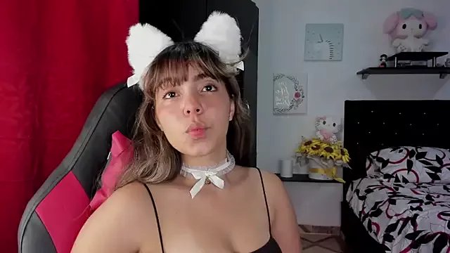 emma_grays2 on StripChat