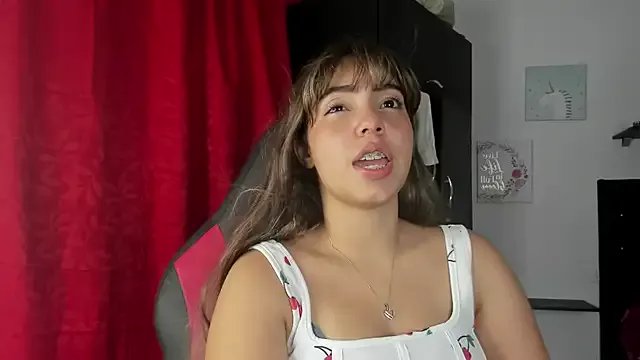 emma_grays2 on StripChat