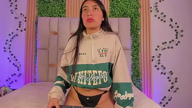 Emma_Nmm on StripChat