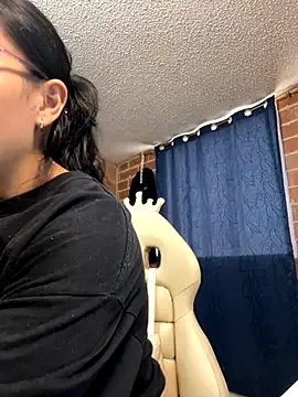 emma_rouse69 on StripChat