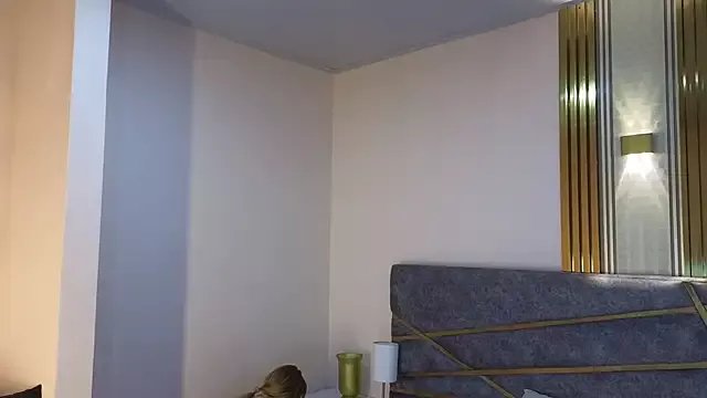 Emmaa_Blonde on StripChat