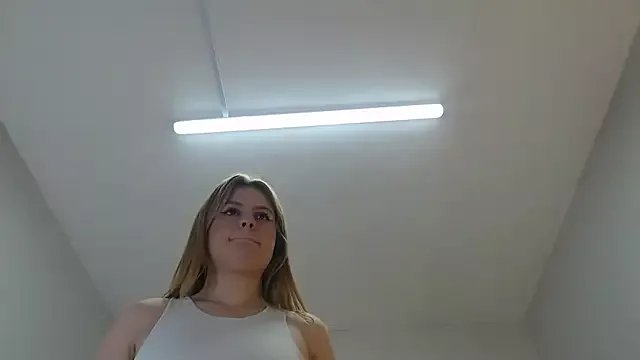 Emmaa_Blonde on StripChat