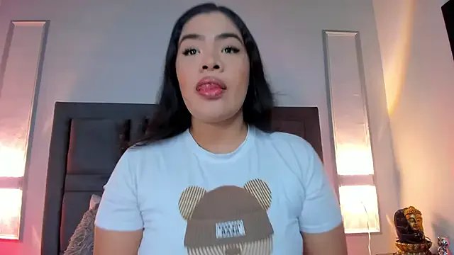 EmmaBecket2 on StripChat