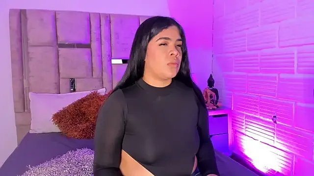 EmmaBecket2 on StripChat