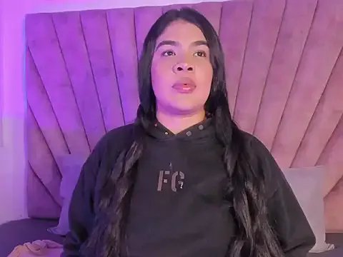 EmmaBecket2 on StripChat