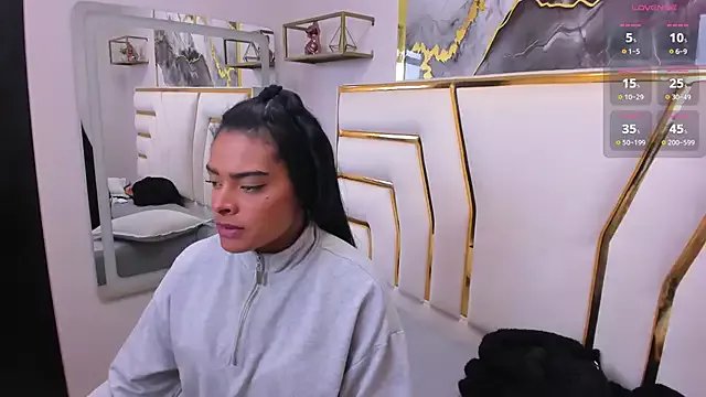 EmmaEbony_ on StripChat