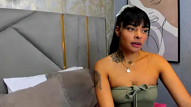 EmmaEbony_ on StripChat