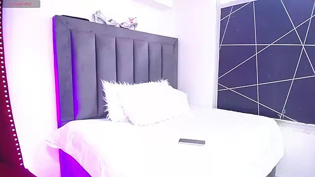 EmmaJhomson on StripChat