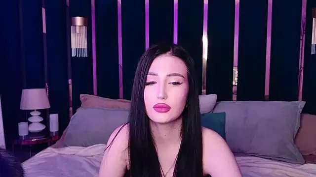 EmmaLawrens on StripChat