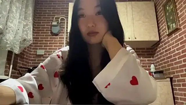 EmmaLeexth on StripChat