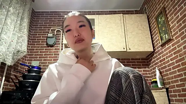 EmmaLeexth on StripChat