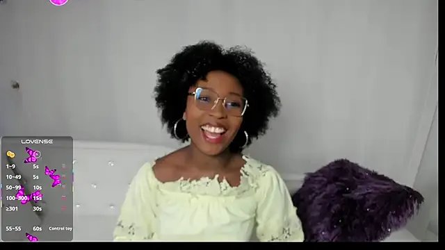 EmmaSanzz_ on StripChat