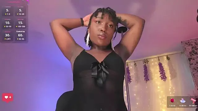 EmmaSanzz_ on StripChat