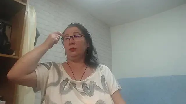 EmmaSquirt on StripChat