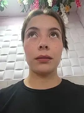 EmmaValencia_ on StripChat