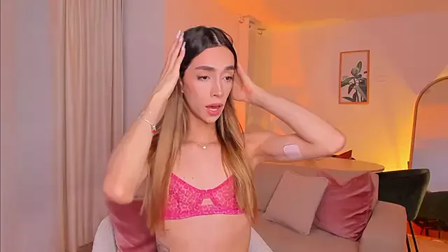 Offline Emmavr on StripChat