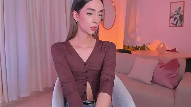 Offline Emmavr on StripChat