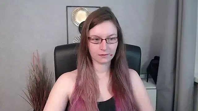 emmaxDelight on StripChat