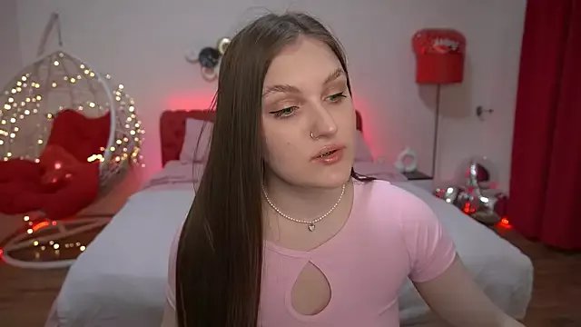 EmmyCharmm on StripChat