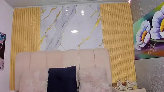 EmmyCruzZ on StripChat