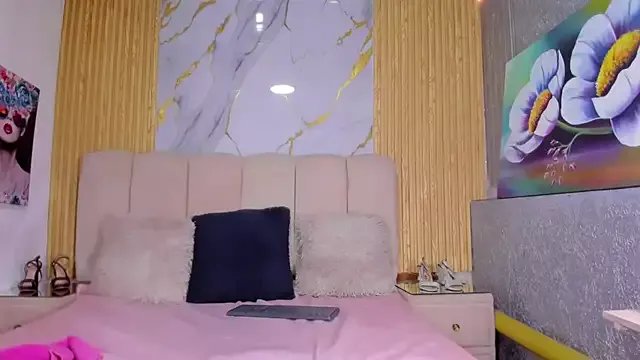 EmmyCruzZ on StripChat