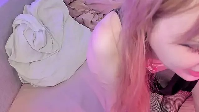 Emy_Kamy on StripChat