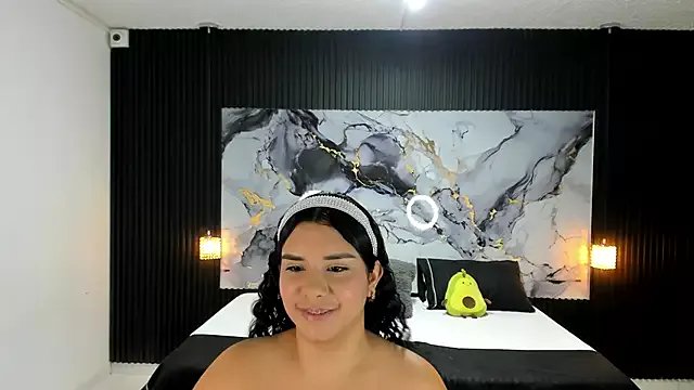 Emy_topless on StripChat