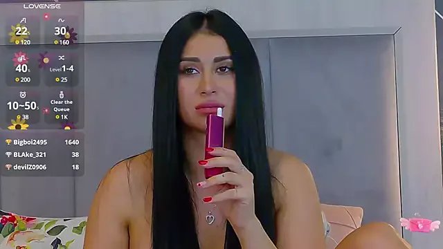 EmyLaveau on StripChat