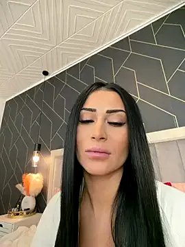 EmyLaveau on StripChat