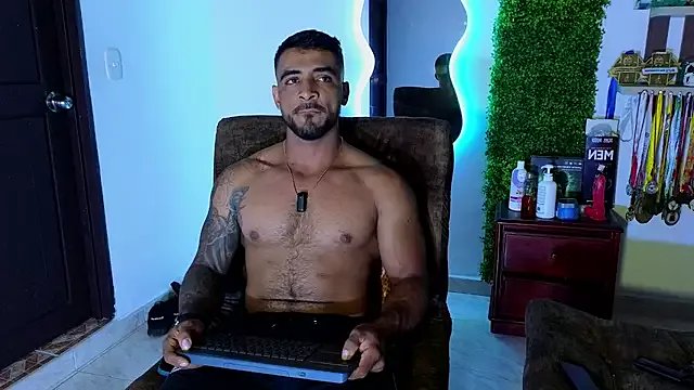 ERIC_HARRISON on StripChat