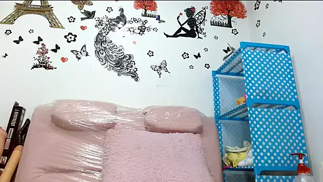 Offline escarlett_hott on StripChat