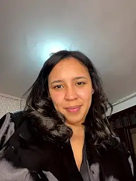 Esmerald_1111 on StripChat