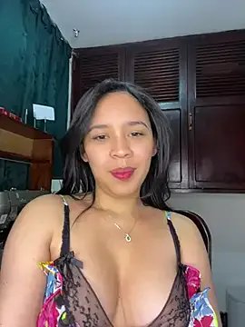 Esmerald_1111 on StripChat