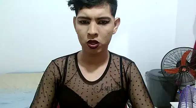 estefania224 on StripChat