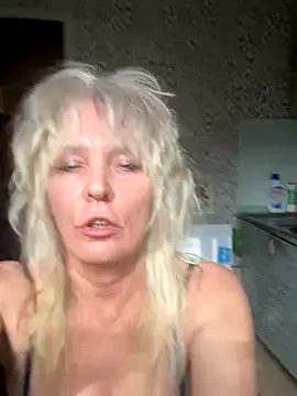 EsterHotMilf on StripChat