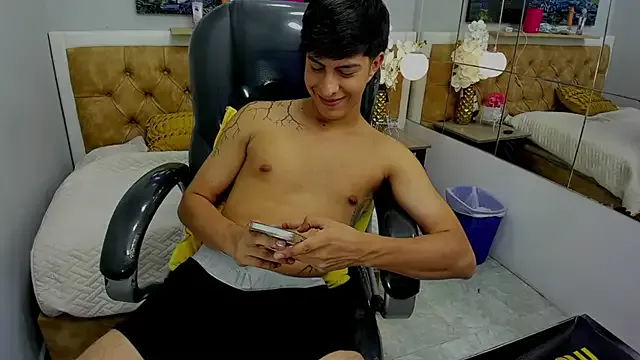 Freechat Estiv18_ on StripChat