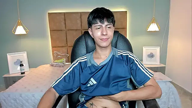 Freechat Estiv18_ on StripChat