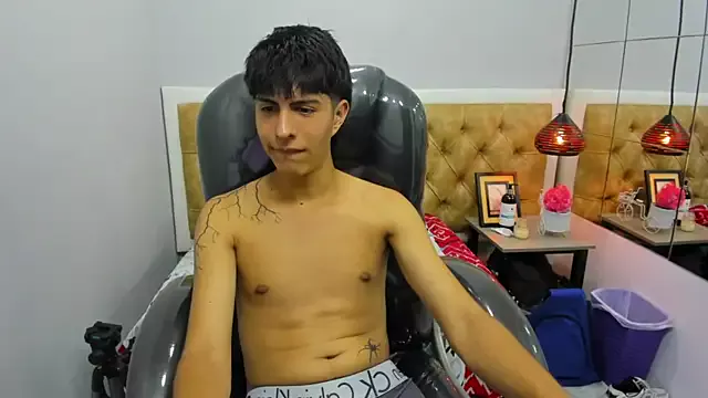 Freechat Estiv18_ on StripChat