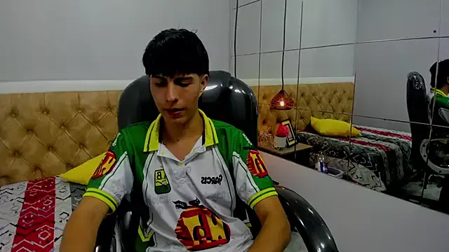 Freechat Estiv18_ on StripChat