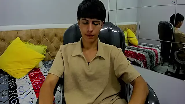 Freechat Estiv18_ on StripChat