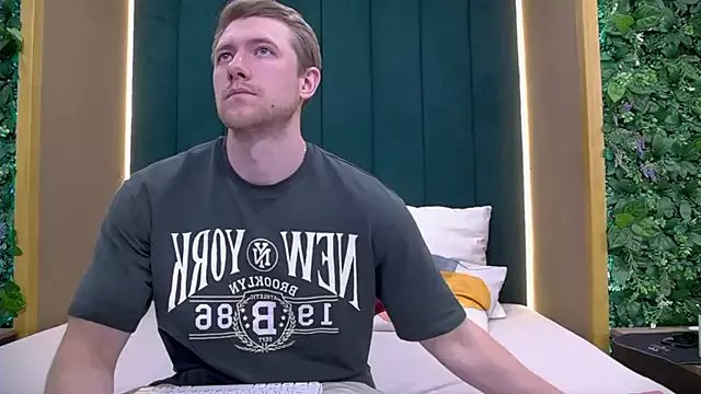 EthanPinkman on StripChat