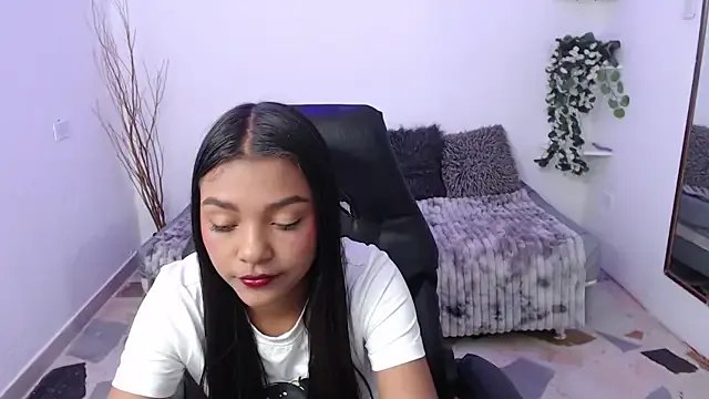 Eva_Maddoxx on StripChat