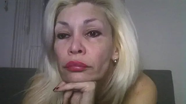 EvaaMina on StripChat