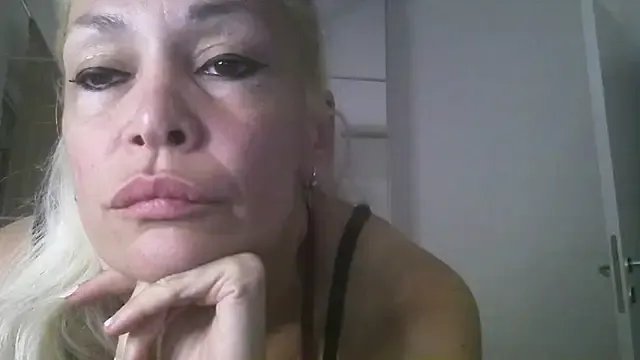 EvaaMina on StripChat