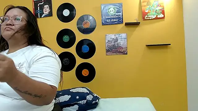 evaleribigtits18 on StripChat